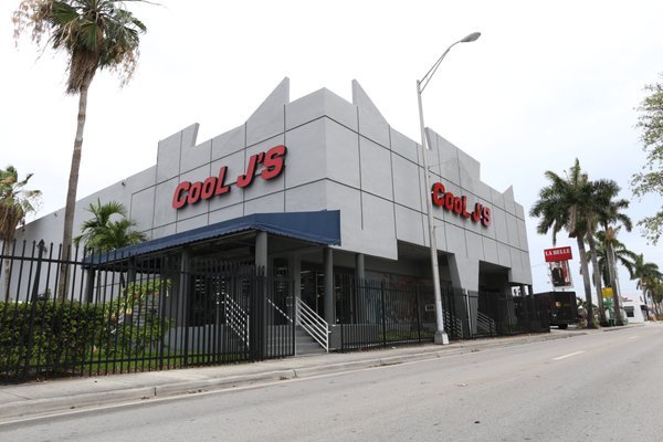 cool J's Miami
Sneaker Store in Miami
Loja de tenis em Miami 
Tienda de Zapatillas en Miami
Sneaker Stores near me