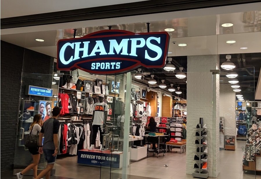 Famosa en los Estados Unidos y muy confiable, la tienda Champs tiene 05 (cinco) tiendas en la ciudad de Toronto en las siguientes direcciones: