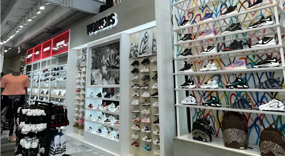 Shoe Palace tienda de tenis zapatillas en miami 