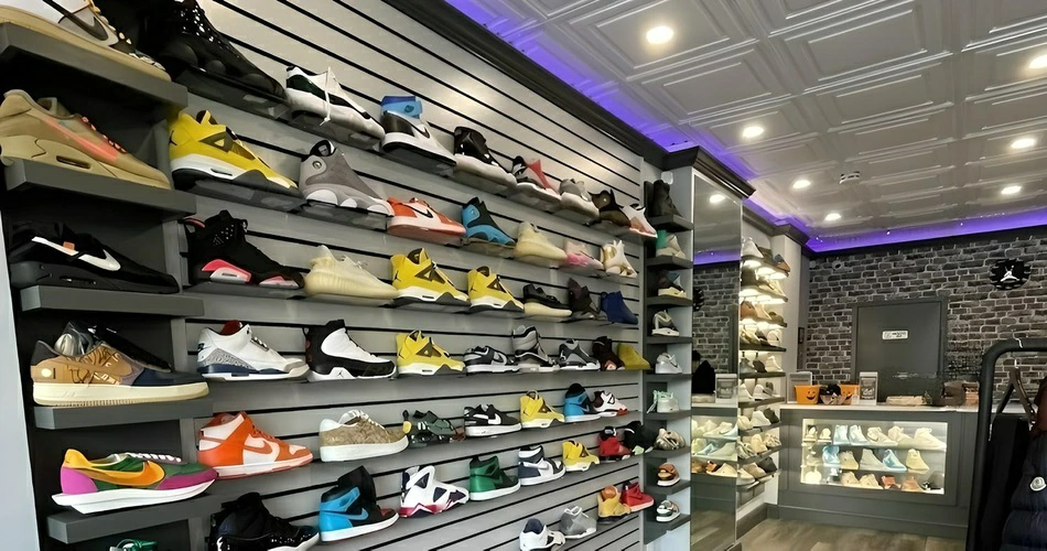 tiendas de zapatillas en Brooklyn, Nueva York Pluggedln Sneaker Boutique